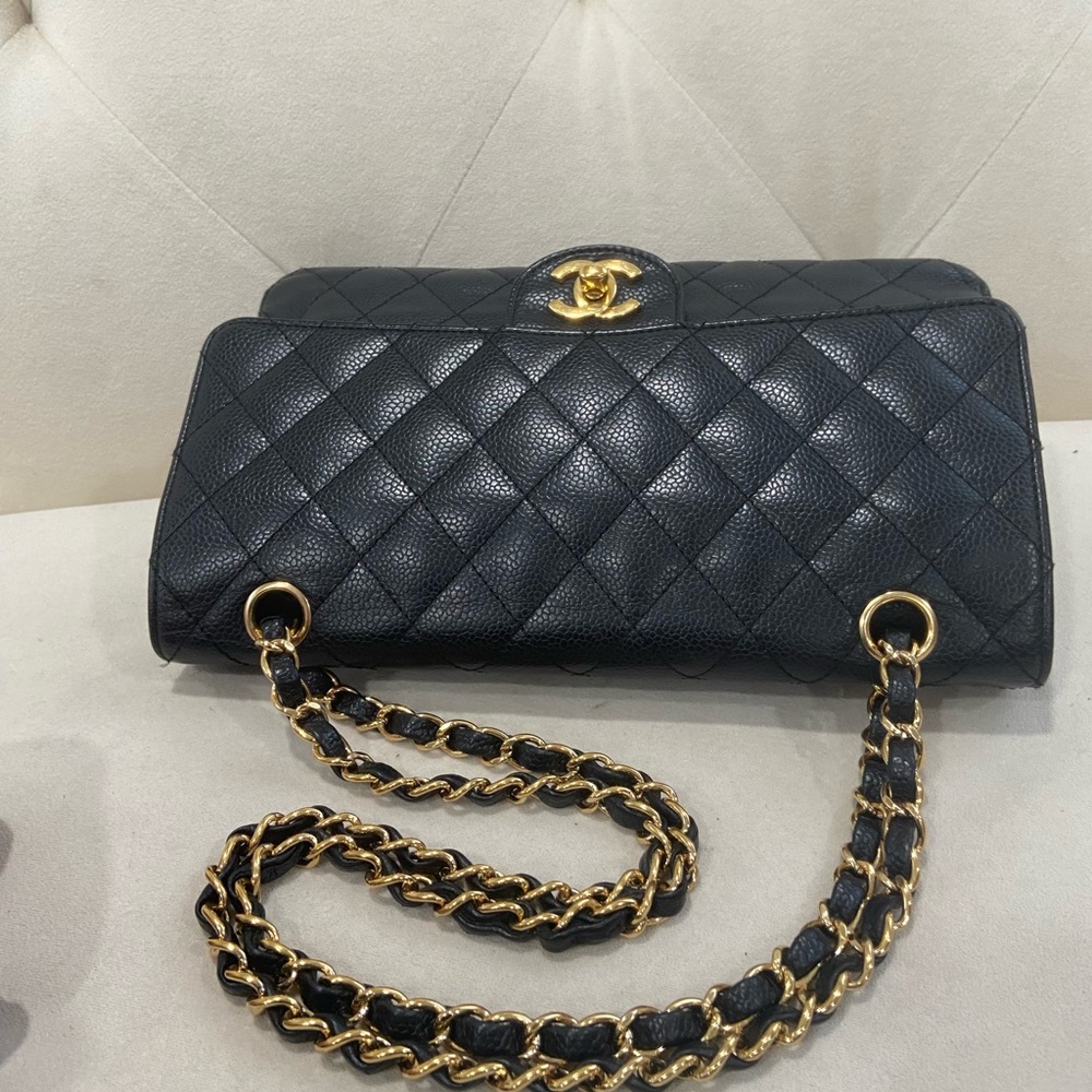🔥🔥Chanel Classic Medium Cavair W/ Gold Hardware - Picture 8 of 16